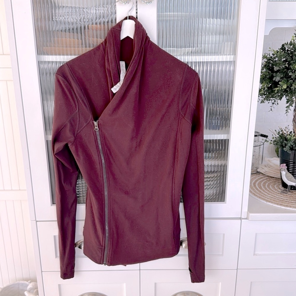 Lululemon Bhakti Yoga Jacket in Bordeaux Drama size 12
